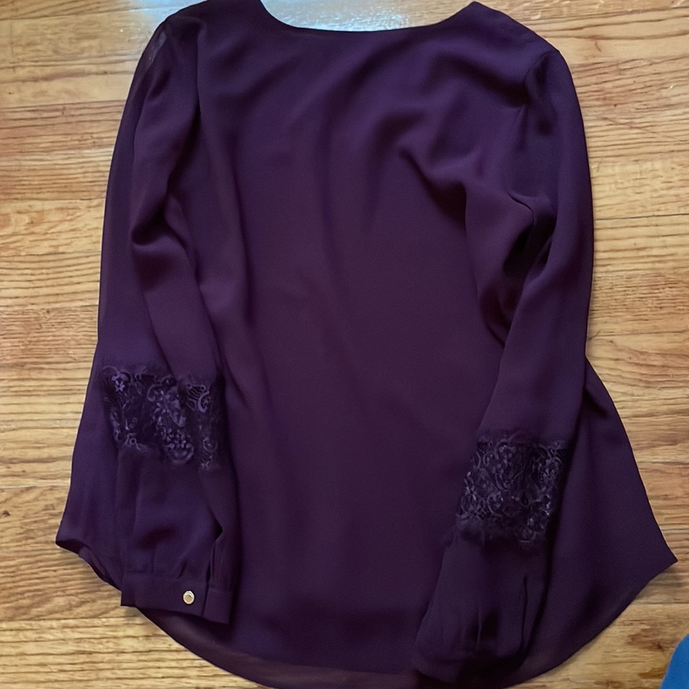 Calvin Klein v neck gauzy blouse size small (missing size tag) - Picture 2 of 9